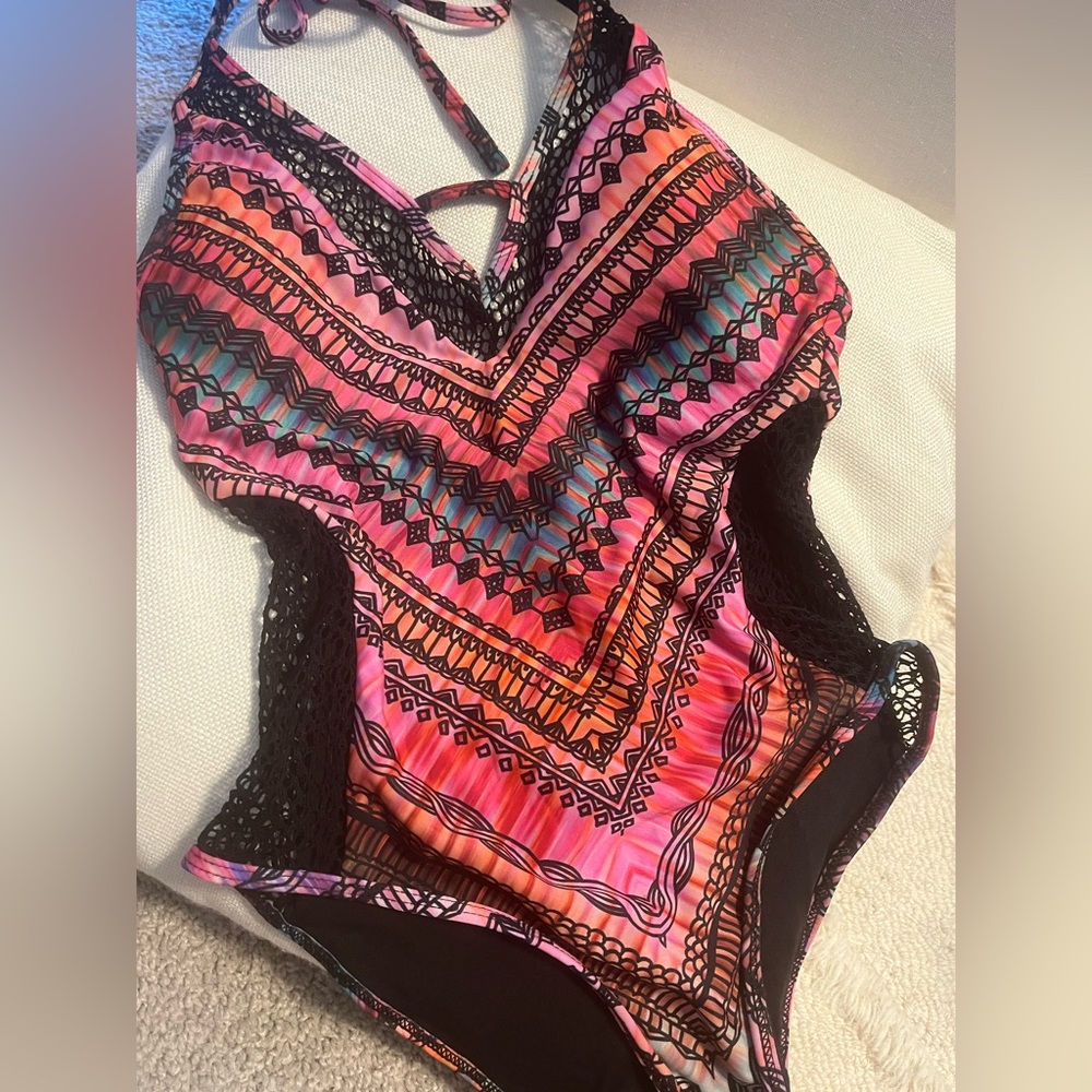 Venus Women’s One Piece Swimsuit Size 4 multicolor